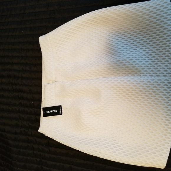 EXPRESS White Miniskirt,Brand new, Size 0. - Picture 3 of 10